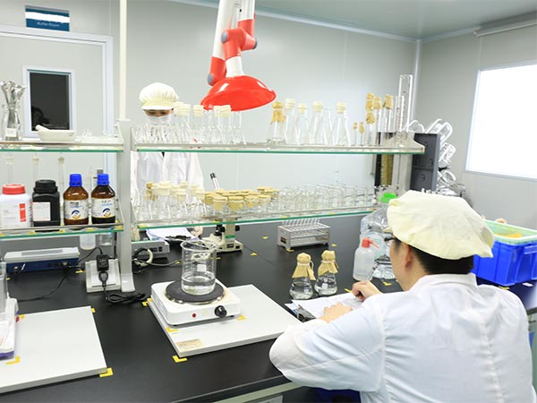 雅优泉与美框合作彩妆系列加工案例